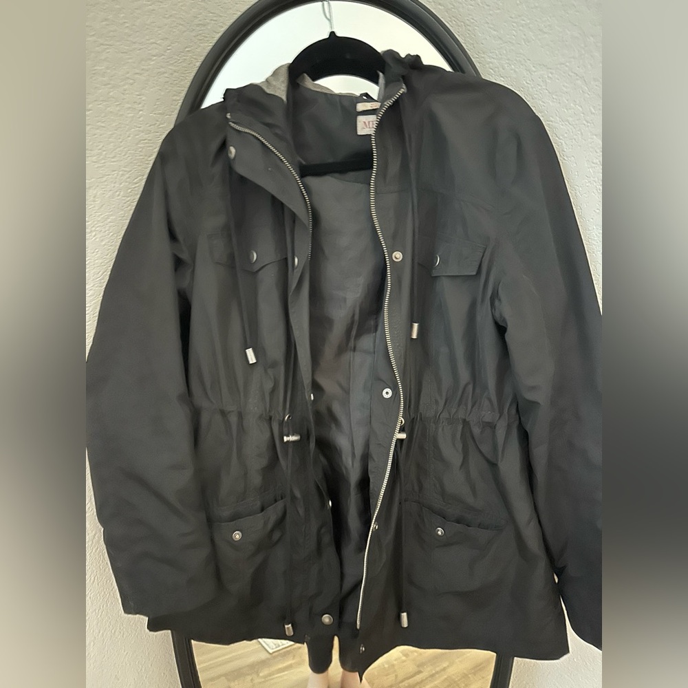 Merona black rain/wind jacket. Size medium. wear on tag.